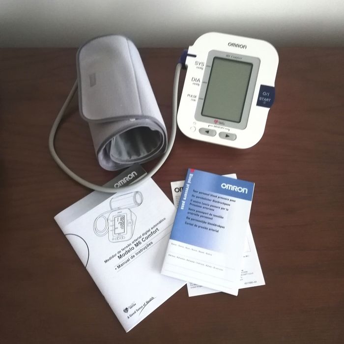 OMRON Medidor de tensão arterial digital M6 Comfort