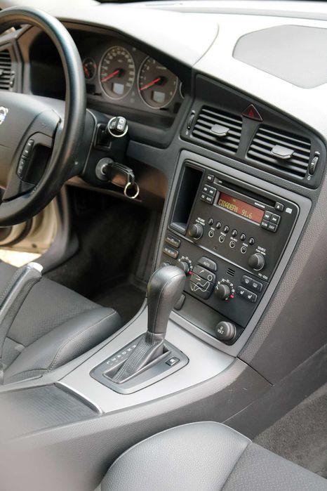 Volvo V70  2.4i (5 Cil.) Aut. **Irrepreensível**
