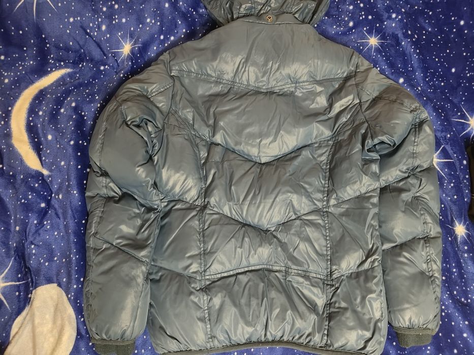 Продам стильнмй чоловічий Пуховик від італійського бренду Diesel.