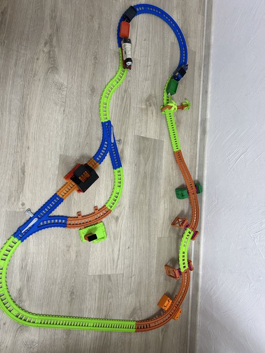 Трек, дорога Томас разом з паровозиком