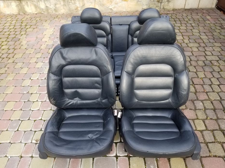 Передні і задні сидіння Пежо 406 купе