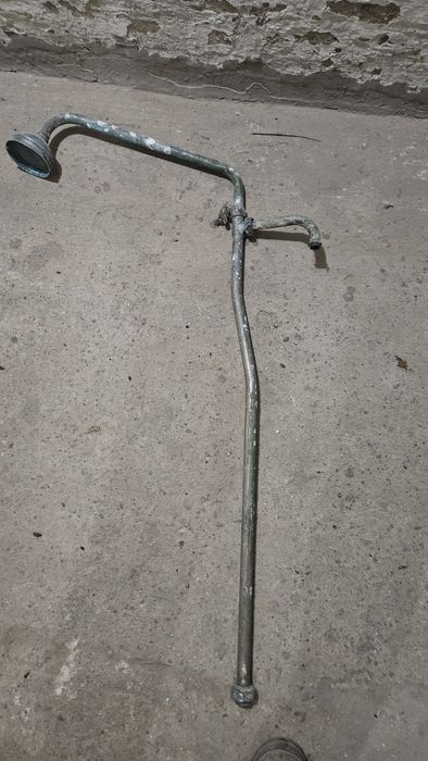 Stara mosiężny rura prysznicowa z sitkiem