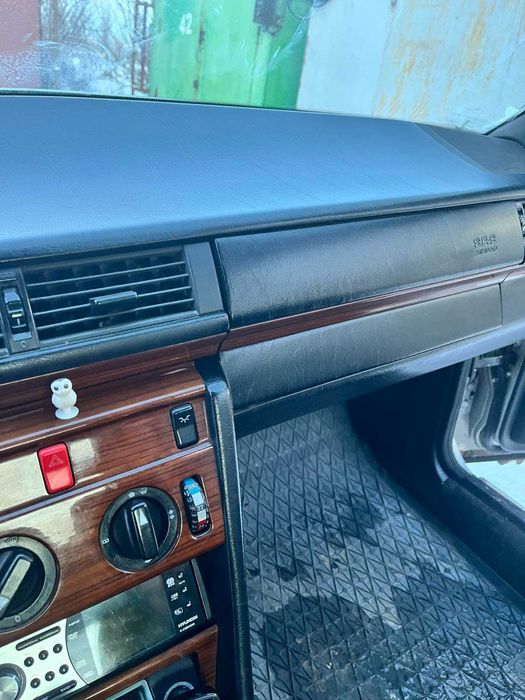 Mercedes-Benz E-Class 1994