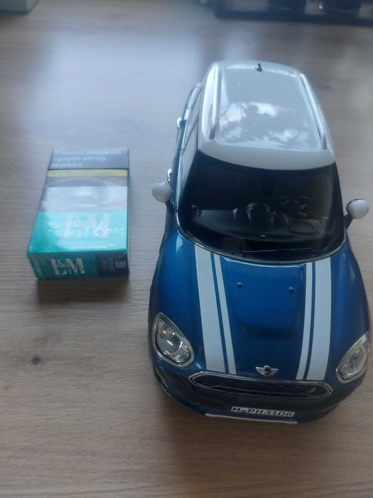 Samochód kolekcjonerski mini countryman 1:18