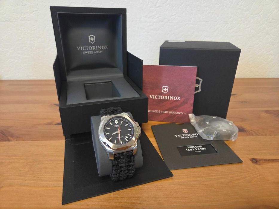 Швейцарские часы годинник Victorinox I.N.O.X. Sapphir