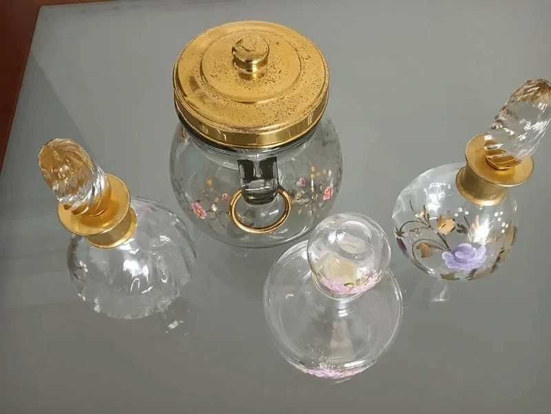 Conjunto de 4 lindas garrafas/potes Antigos de Vidro