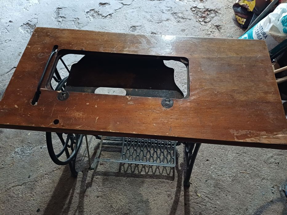 Móvel de Máquina Singer
