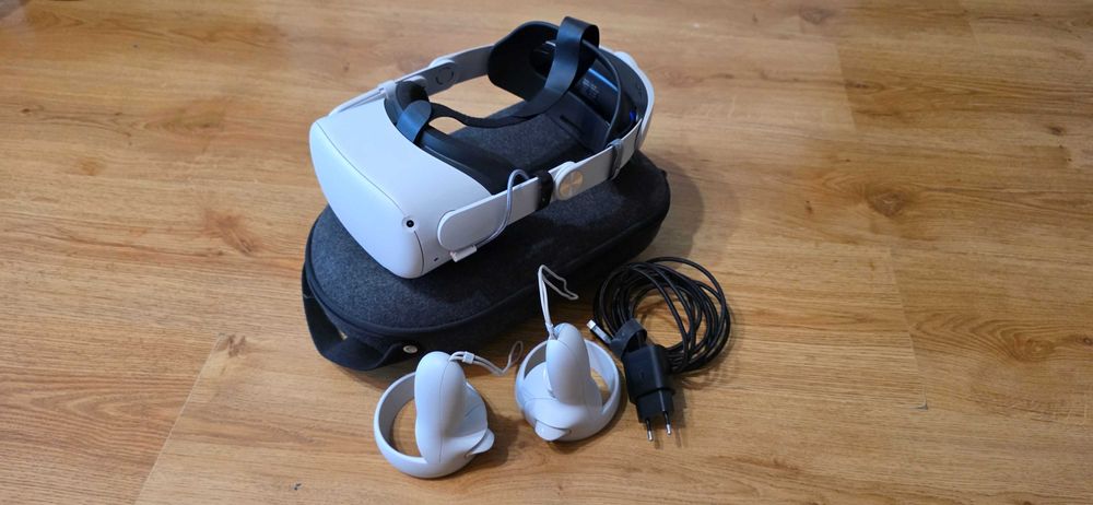 Meta Quest 2 (Oculus) + akcesoria | Etui + bateria | VR gotowy do gry