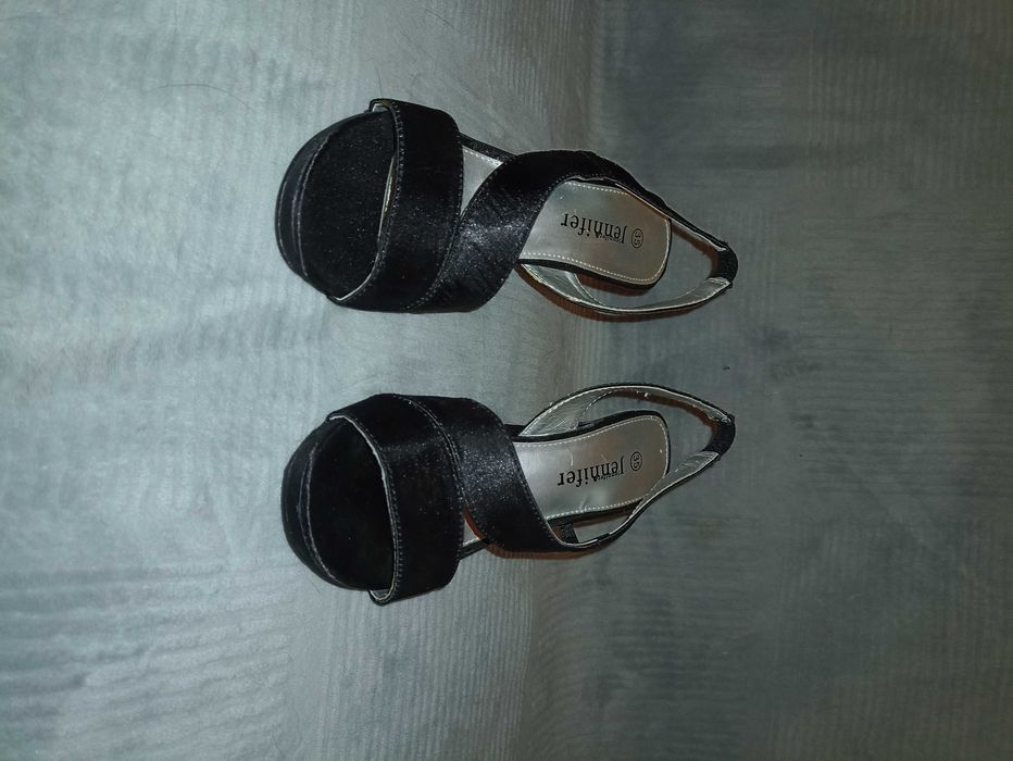 Buty eleganckie na obcasie r. 35
