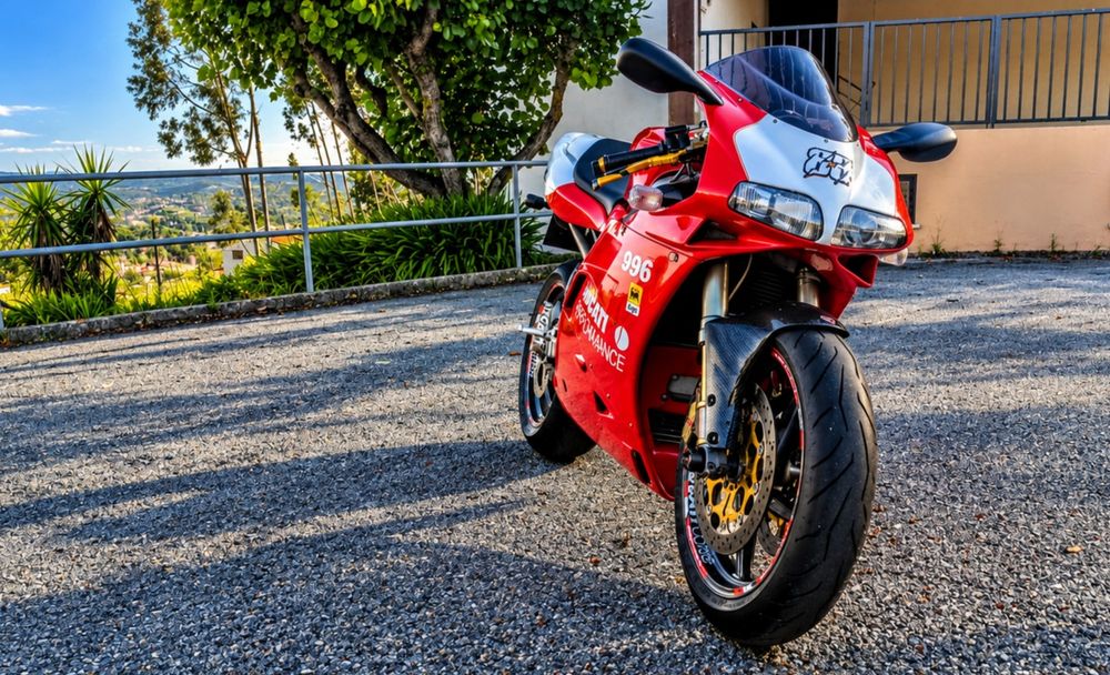 Vendo belíssima Ducati 996