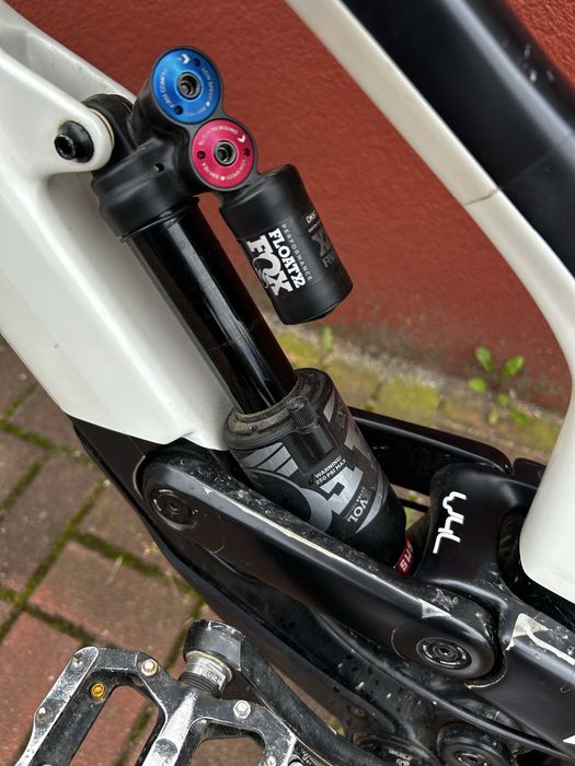 YT Tues CF1 2019r. Carbon.