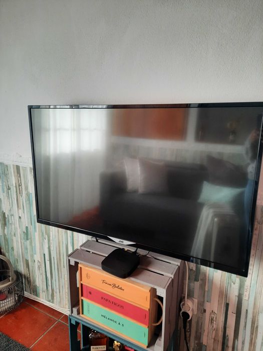 TV JVC LED 32" Full HD