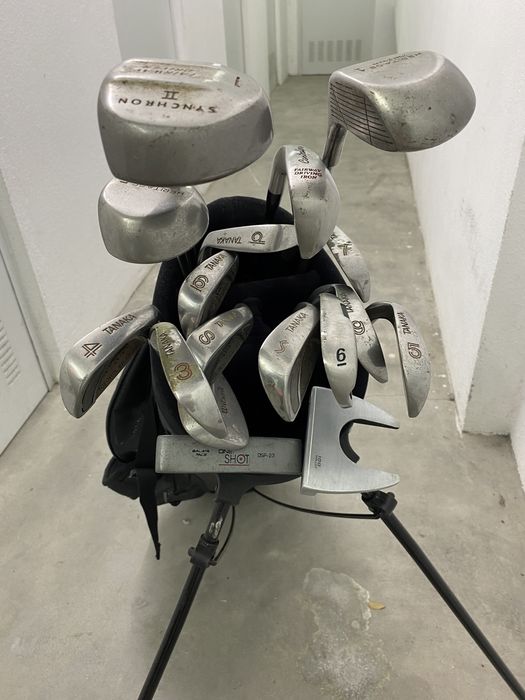 Saco de golfe e tacos