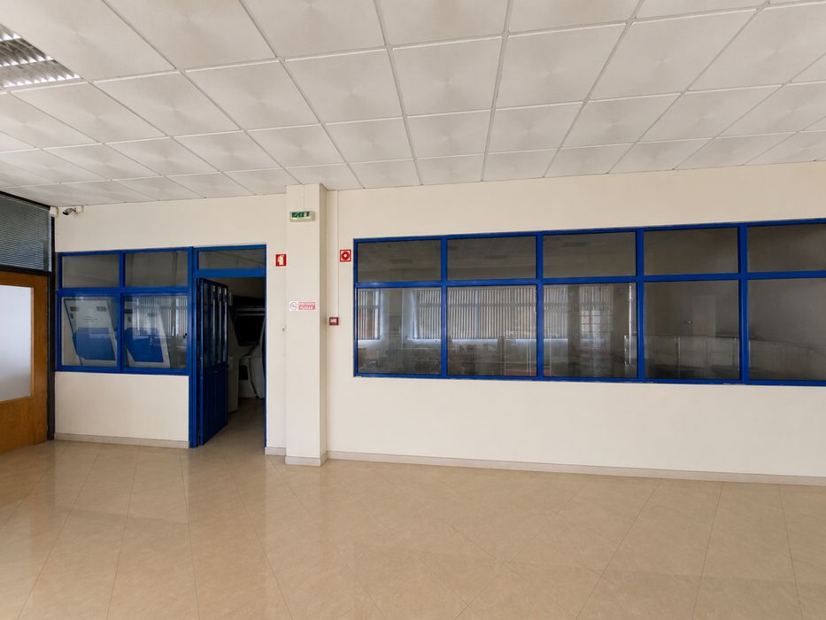 Armazém para Arrendamento com Excelente Localização e Grande Capacidade de Armazenamento