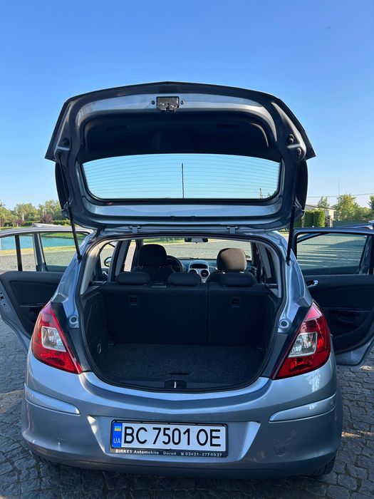 Opel corsa 1,2 бензин,робот
