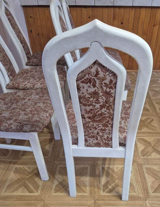 Zestaw 6 drewnianych krzeseł do odświeżenia
