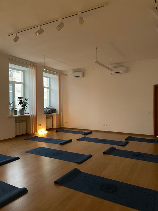 3 хв від метро Оренда світла студія зал погодинно центр йога танці