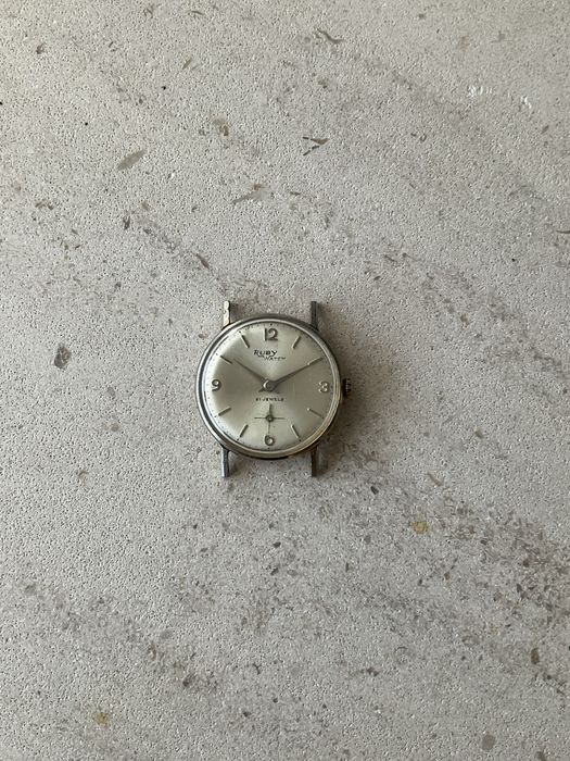 Relógio mecânico Ruby a funcionar64750868692483124