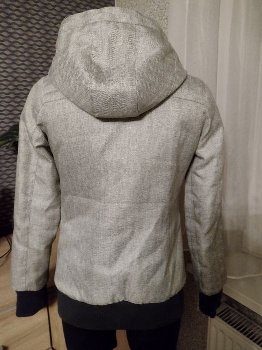 Kurtka szara w jodełkę Cropp XS