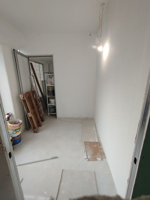 Armazém para alugar na Amadora/Brandoa. com 8m2, 10m2 e 20m2.  Com água e energia incluída.  Guardar ferramentas, móveis, trabalhos.  Apartir de 350€