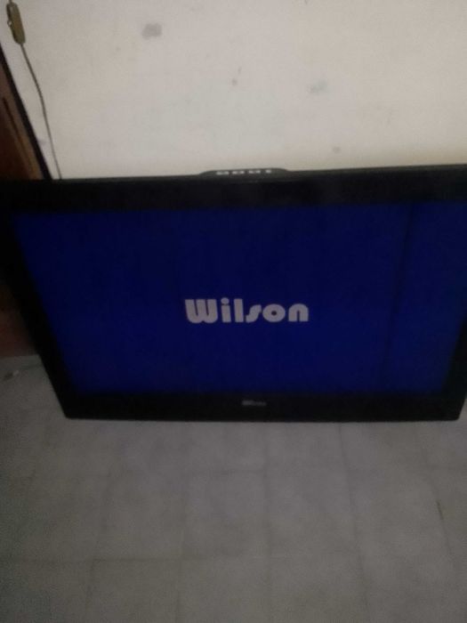 LCD de marca WILSON com avaria .
