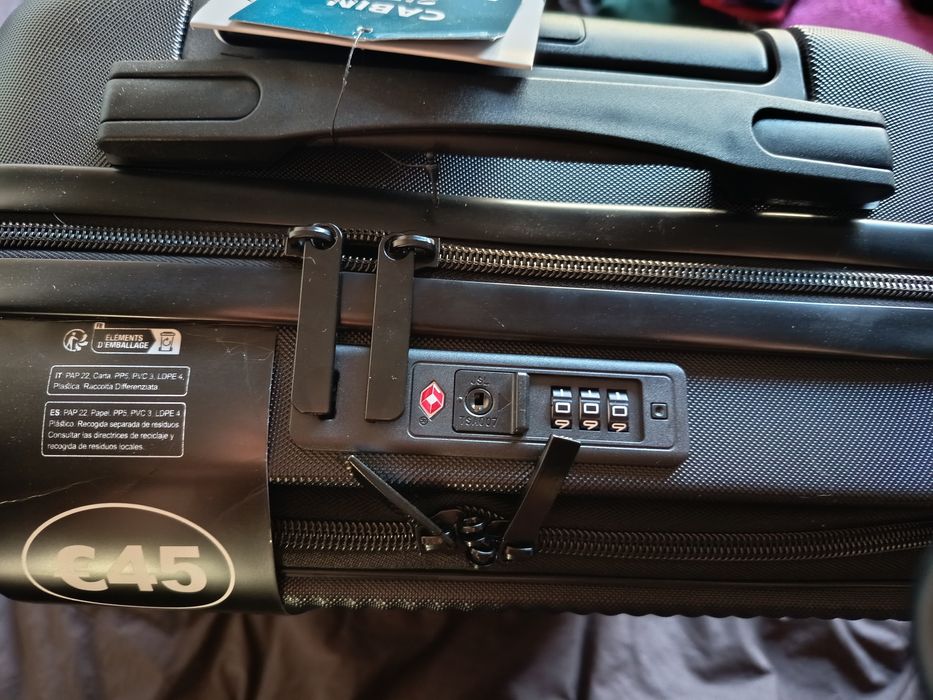 Mala de viagem com código