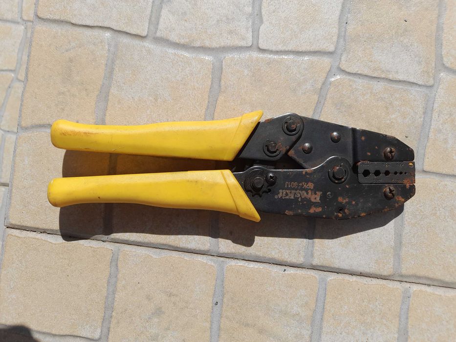 Alicate para cabos coaxiais