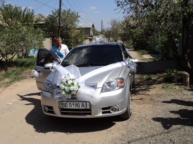 (300гр) Прокат свадебного украшения на машину.