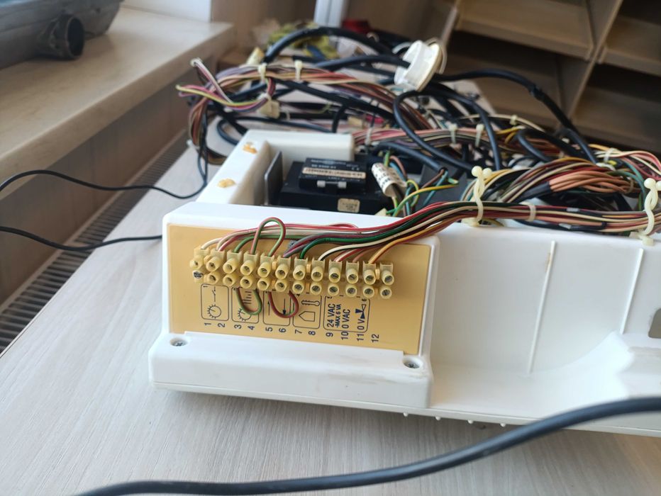 Блок управління і з.єднувальна труба до котла BUDERUS GB112-60W