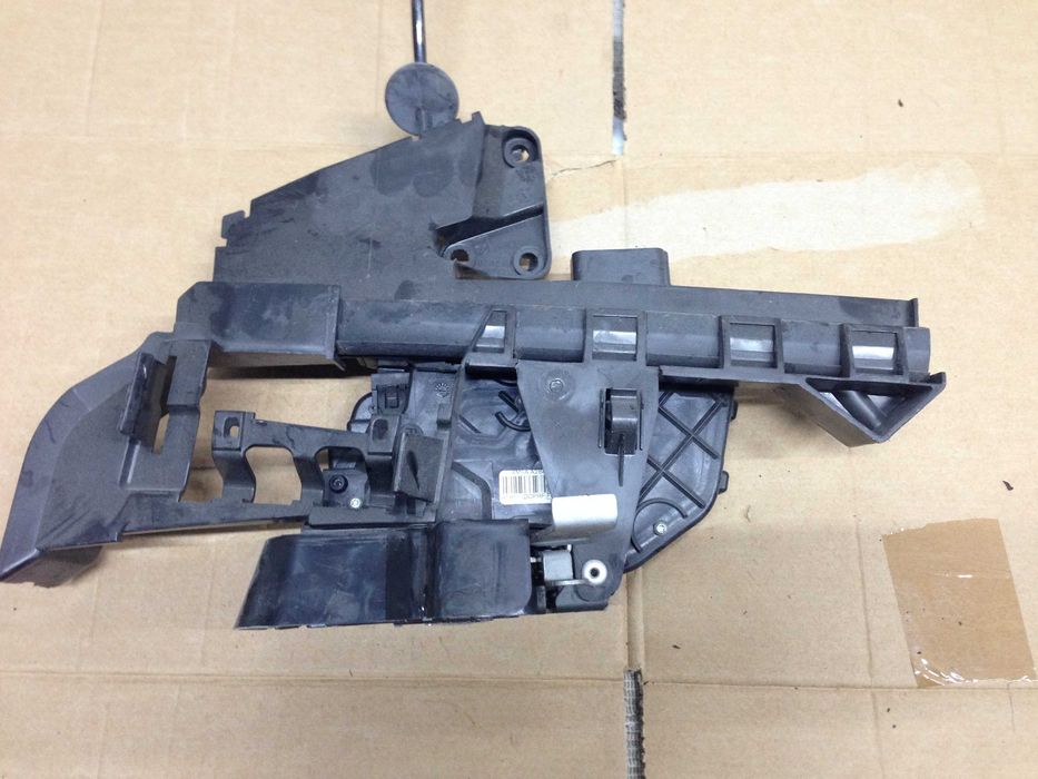 Дверной замок на Ford Focus 2 зад\прав тросиковый