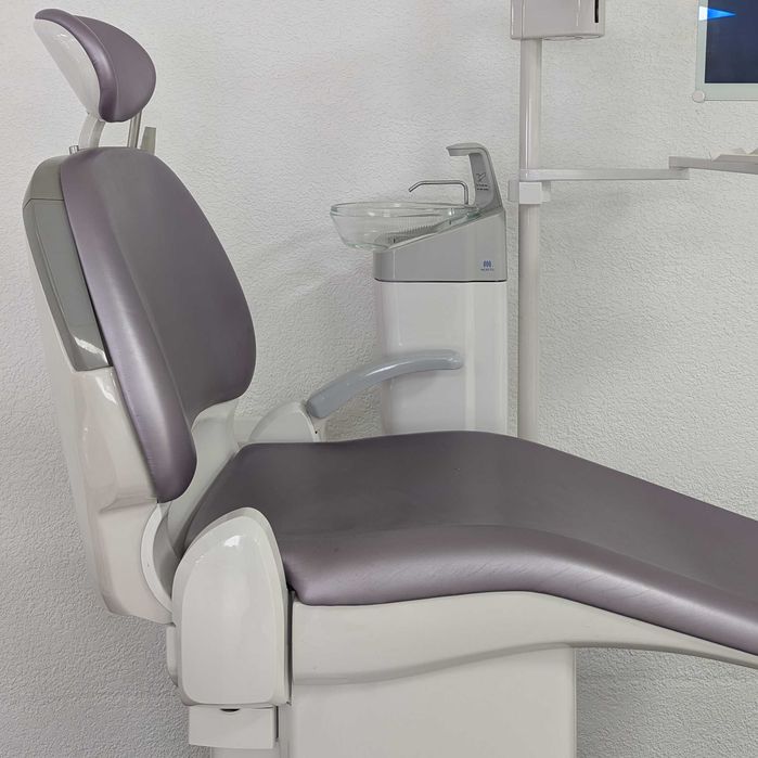 Стоматологічна установка Morita Emcia