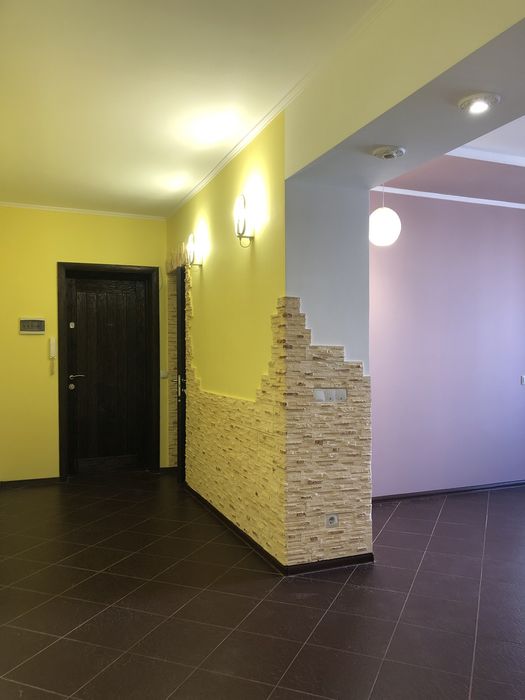 Продаж 2кмн кв + студія. Світло не вим.  є відновлення. Старобілоуська