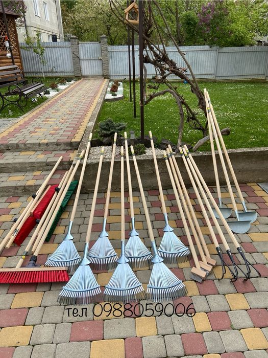 Садовый инвентарь,граблі,розпушувач,щітка для бруківки,віник,мітла