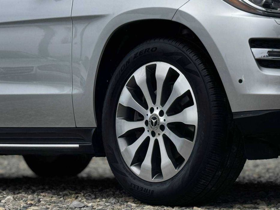 Mercedes-Benz GL450 2015рік 3.0 Бензин