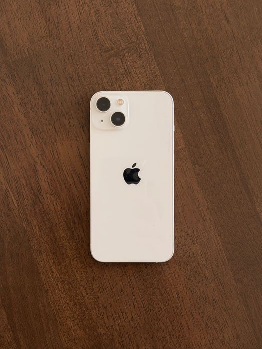 iPhone 13 branco com caixa e capas