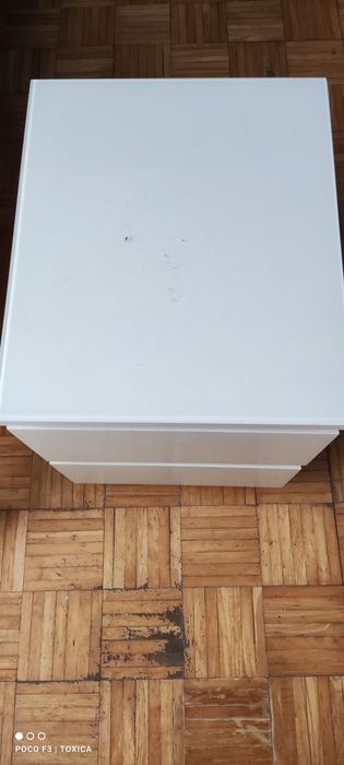 Mesa de cabeceira com vidro