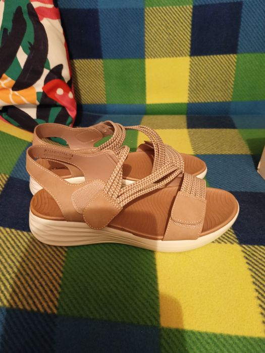 Sprzedam sandały damskie