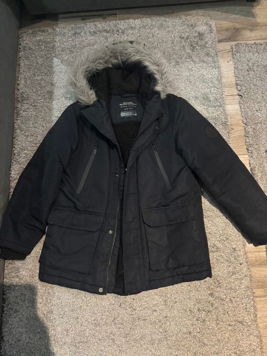 Vendo roupa de menino e chinelos tam 35 novos