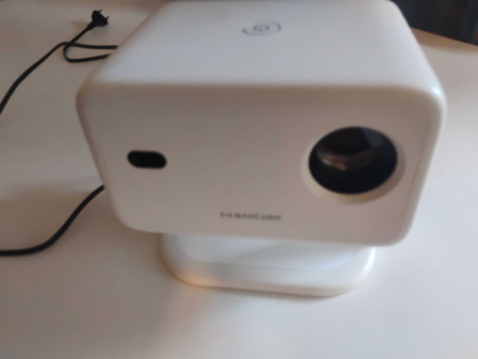 Magcubic L018 projektor