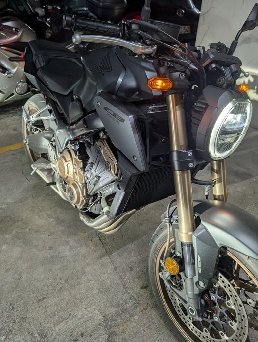 Honda Cb650r 2023 - Gray - 2500kms