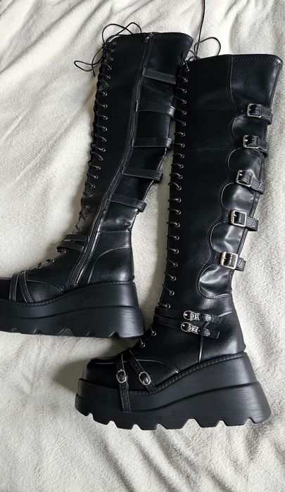 Wysokie glany na platformie z klamrami 41 42