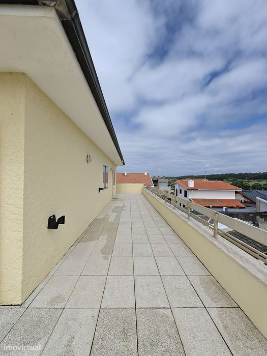 Apartamento T2 renovado junto ao mar