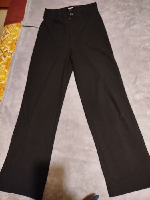 Calça modelo largo