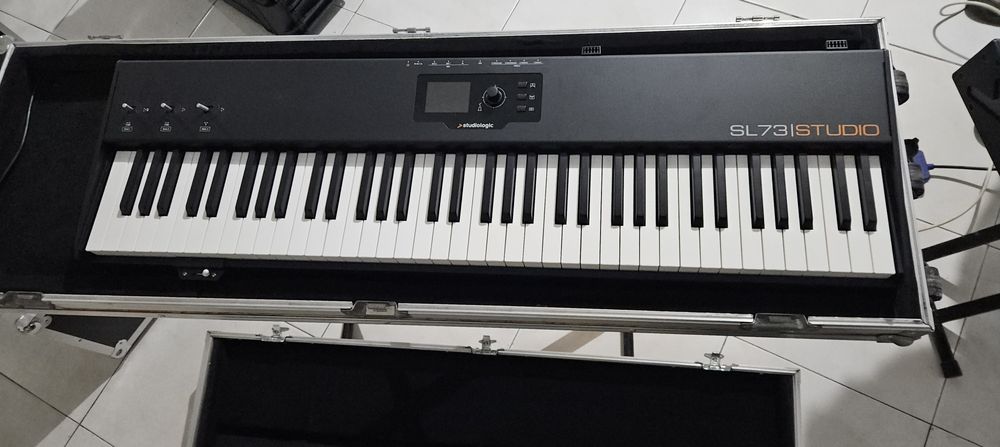 Studiologic SL73 (MIDI keyboard)