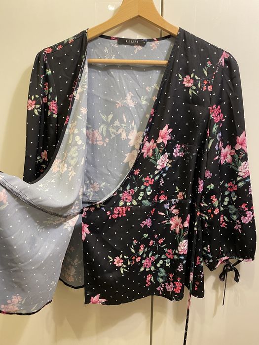 Czarna bluzka kimono lśniąca jak jedwab MOHITO