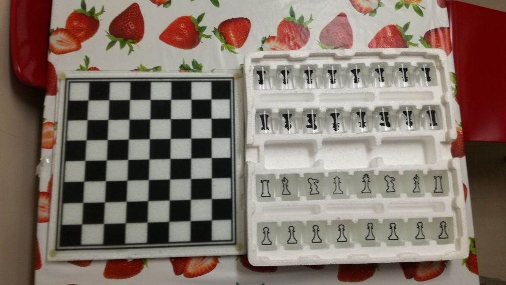 Jogo de Xadrez 35cm x 35cm Copos