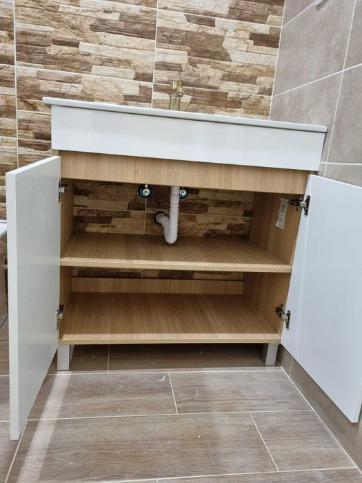 Móvel para casa de banho e porta de varanda