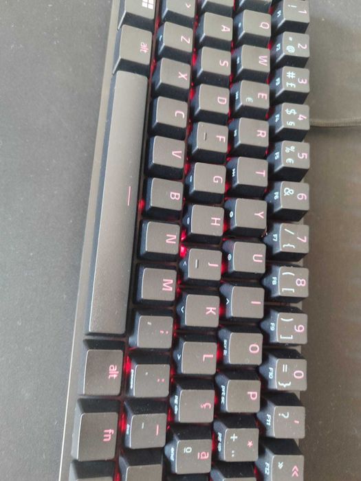 Teclado Mecânico Razer Huntsman Mini 60% (Switch Roxo) – Bom Estado