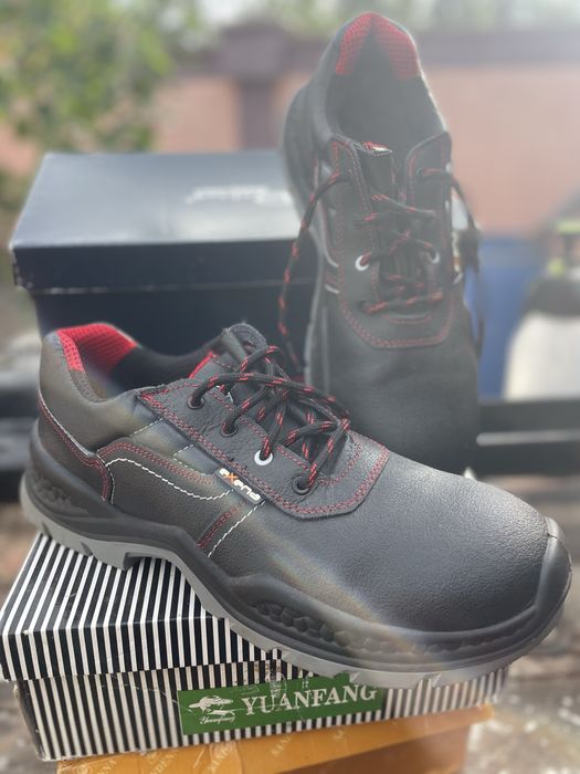 Взуття якісне робоче 45.