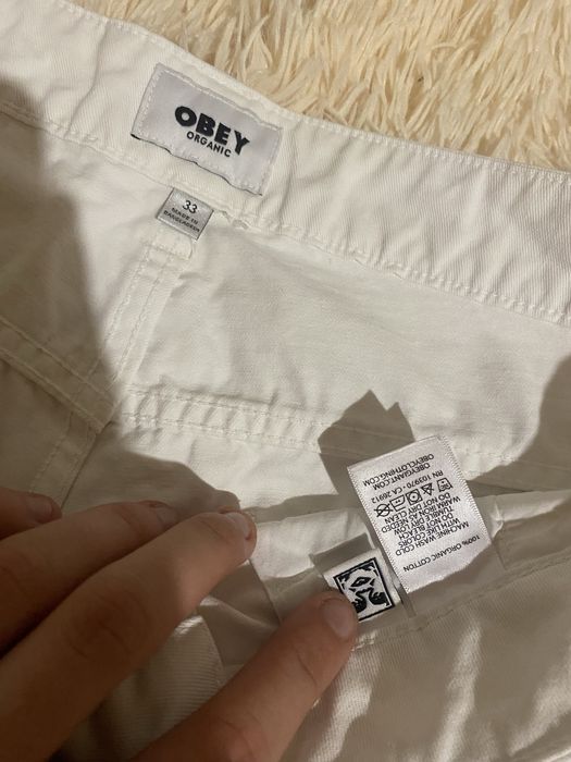 Джинси Obey, білого кольору
